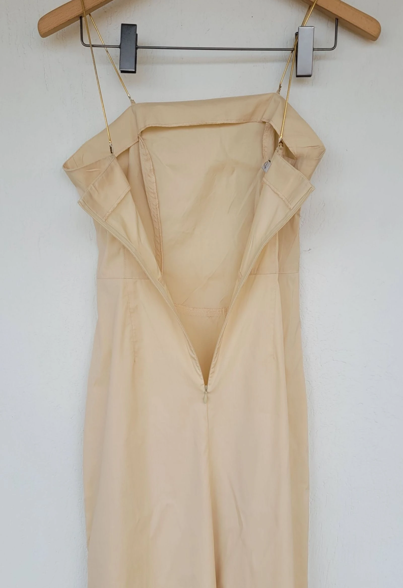 Tattoo Paris Vestido Longo TFr36/TS- Bege_Champagne com Alças Finas Douradas em Ótimo Estado – photo 6